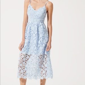 ASTR LACE DRESS- SIZE S